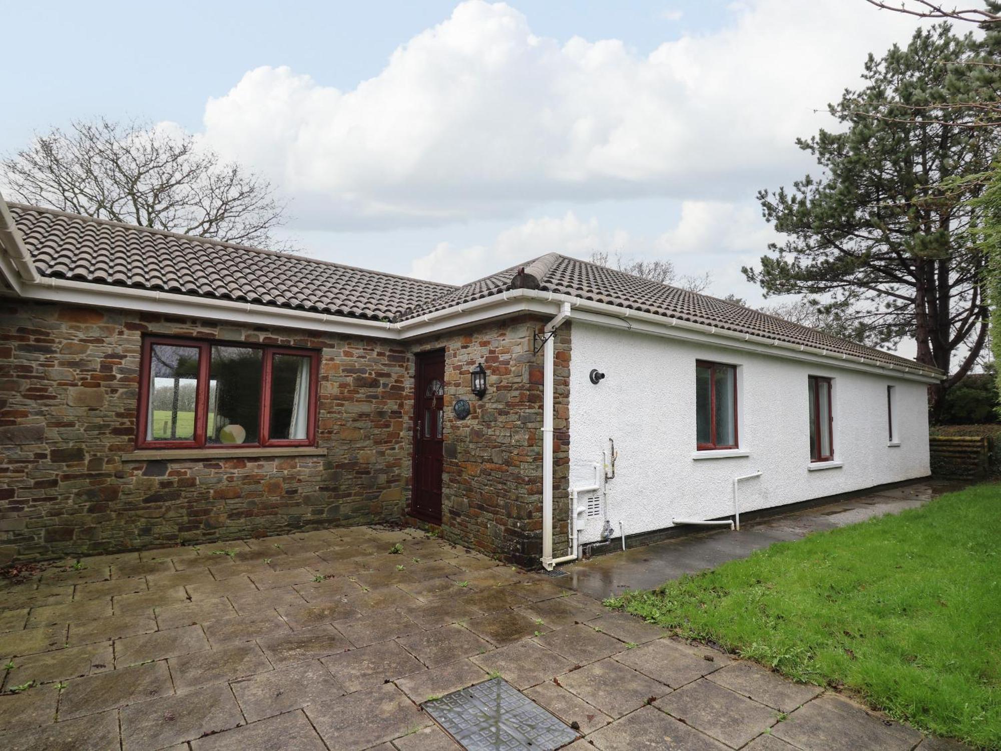 The Oaks Villa Carmarthen Exterior photo